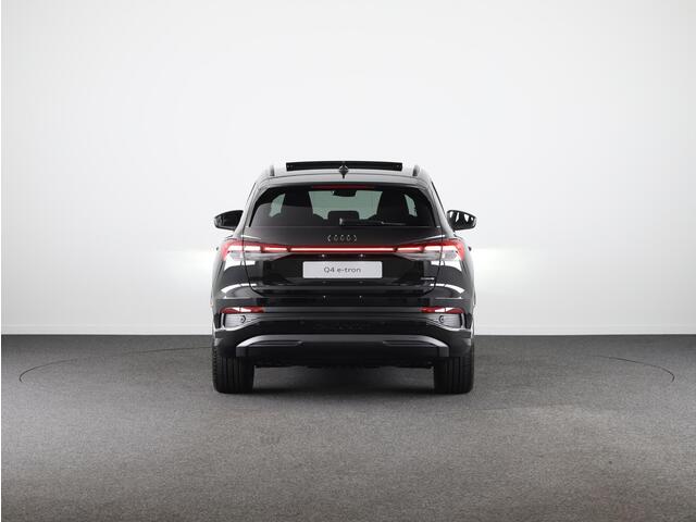 Audi Q4 e-tron 45 quattro Advanced edition 82 kWh 286pk | Panoramadak | Assistentiepakket | Comfortpakket | Optiekpakket zwart plus | Privacy glass