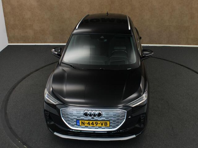 Audi Q4 e-tron 40 Launch Edition 77 kWh - SOH 92% - DODEHOEKDETECTIE - NAVIGATIESYSTEEM FULL-MAP - ELEKTRISCHE ACHTERKLEP - ACHTERUITRIJCAMERA - CLIMATE CONTROL - HEAD-UP DISPLAY - VOORSTOELEN VERWARMD - PARKEERSENSOREN ACHTER