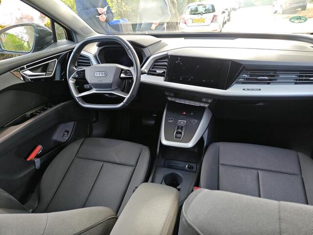 Audi Q4 e-tron 40 Edition 77 kWh / Zwenkbare Trekhaak / 20 Inch / Getint glas / Smartphone Interface / elect. Achterklep