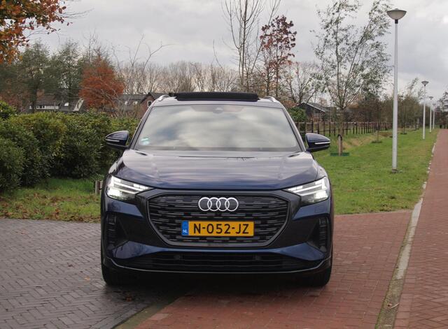 Audi Q4 e-tron 40 Launch edition Advanced Plus 77 kWh | Panoramadak | Camera | Trekhaak | Sfeerverlichting | Apple Carplay |