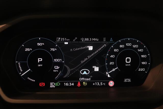 Audi Q4 e-tron 40 Launch edition Advanced 77 kWh | Warmtepomp | Leder bekleding | 20" Lichtmetaal | Parkeersesoren | Navigatie | LED matrix koplampen |