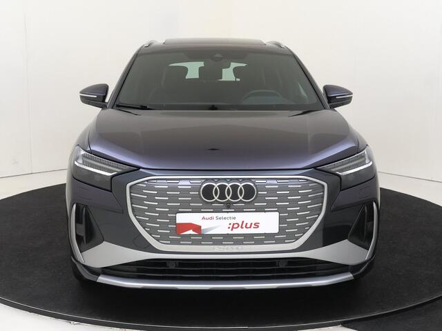 Audi Q4 e-tron 50 quattro S edition 77 kWh | SoH 89% | Panoramadak | Trekhaak | Head-up display | LED matrix verlichting | 3-zone airco | Achteruitrijcamera | CarPlay | Lederen bekleding |