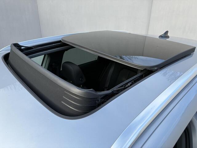 Audi Q4 e-tron 45 quattro Edition 82 kWh / Fabrieksgarantie t/m 09-2028/100.000km / SOH 100% / Navigatie / Schuif-/Kantel dak / Apple Carplay/Android Auto / Stoelverwarming / Elektrische Achterklep / SONOS Audio / Adaptieve Cruise Control /