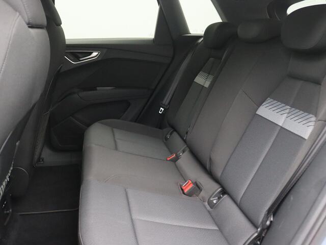 Audi Q4 e-tron 40 Launch edition Advanced 77 kWh 204PK Aut. SOH 95%, Warmtepomp, Dynamic Chassis, Adaptieve Cruise, Elektr. Achterklep, Clima, Matrix LED-Verlichting, 19" LM Velgen