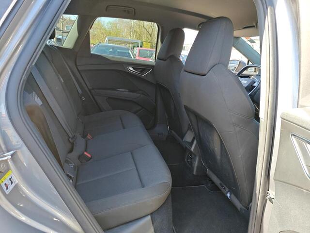 Audi Q4 e-tron 35 Launch edition Advanced 55 kWh | Stoelverwarming | Cruise Control | Navigatie | Apple Carplay | Keyless | Parkeersensoren | RS Seats | Matrix LED | BTW | NAP