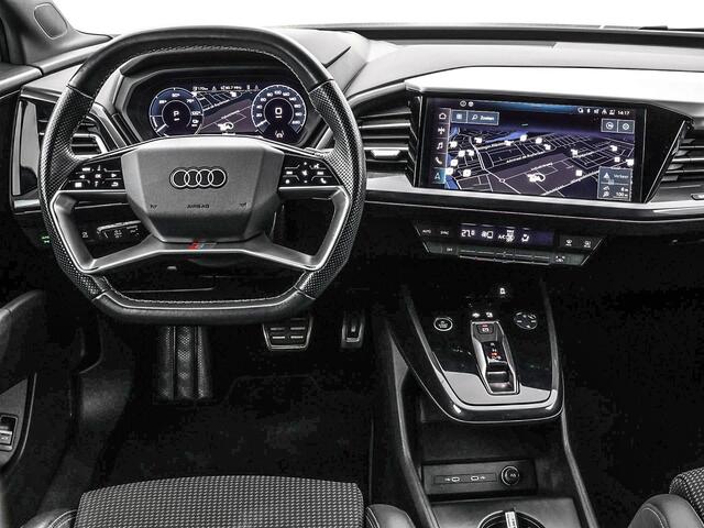 Audi Q4 e-tron 35 170pk 55 kWh S Edition · Camera · Head-Up Display · Afneembare Trekhaak · Optiekpakket Zwart · ACC · Elektrische Achterklep · 20"Velgen ·