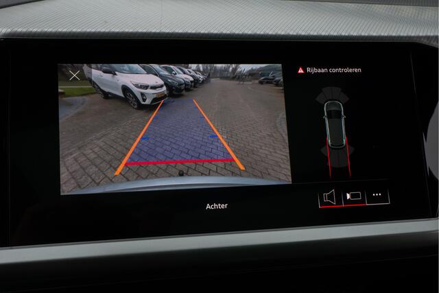 Audi Q4 e-tron 40 Launch edition Advanced Plus 77 kWh Panoramadak/ Trekhaak/ Matrix Led/ Sportstoelen/ Camera/ Stoelverwarming/ Warmtepomp