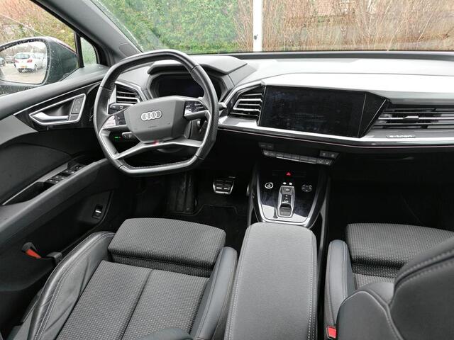 Audi Q4 e-tron 40 S edition 77 kWh / Camera / Elect. Achterklep / Getint glas / 20 Inch