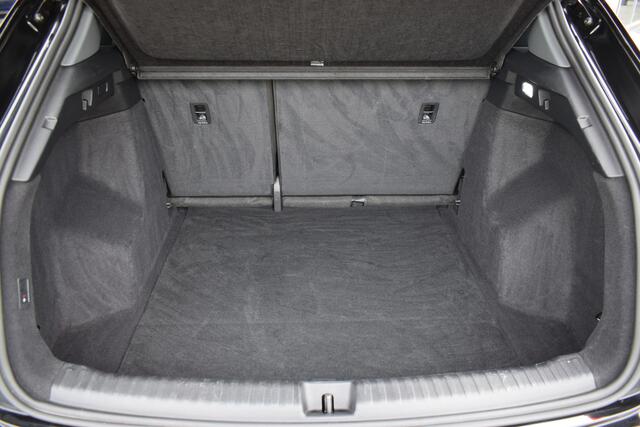 Audi Q4 e-tron 35 Launch edition Advanced Plus 55 kWh | Trekhaak | Kantel/Schuif Dak | Stuur + Stoelverwarming | Adaptieve Cruise Control |