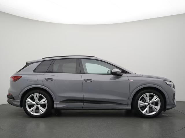 Audi Q4 e-tron 40 S-LINE 82 kWh (150kW/204pk) ** LED, NAVI+, KEYLESS, ADAPT. CRUISE, 20-inch LMV ** 1e EIG - 32K onder NP - UNFALLFREI ** ** INFORMEER OOK NAAR ONZE AANTREKKELIJKE FINANCIAL-LEASE TARIEVEN **