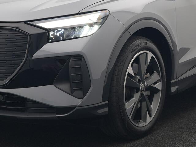 Audi Q4 e-tron 45 Quattro Edition 77 kWh 265pk Dealer O.H. | Panodak | Sonos Audio | Sfeerverlichting | Lederen Sportstoelen Verwarmd | Apple Carplay | Navigatie | DAB | 20"L.M |