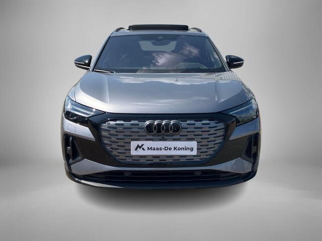 Audi Q4 e-tron 40 S Line 82 kWh 150kW/204PK · Panoramadak · Leder · Camera + Parkeersensoren
