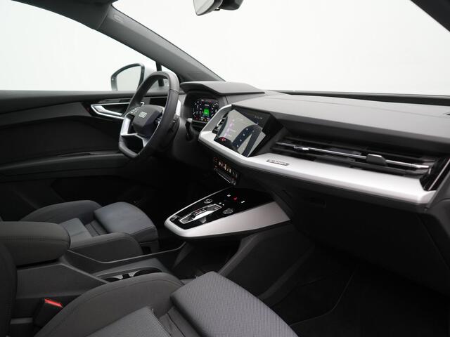 Audi Q4 e-tron 45 Quattro S edition 77 kWh 265pk Dealer O.H. | Panodak | Black Optic | 20"L.M. | Sportstoelen Verwarmd | Navigatie | Virtual Cockpit | Standkachel | DAB |