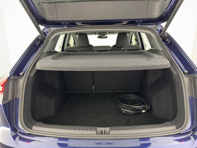 Audi Q4 e-tron 40 Launch edition Advanced 77 kWh [ 3-Fase-11kW ] (INCL-BTW) Aut. *NAVI-FULLMAP | MATRIX-LED | KEYLESS | CAMERA | AUDI-SOUND | DIGI-COCKPIT | DAB | AMBIENTLIGHT | HEATED-SPORTSEATS | PRIVACYGLASS | CRUISE | 19''ALU*