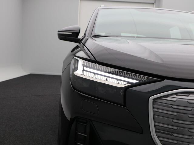 Audi Q4 e-tron 40 Launch edition Advanced 77 kWh 204 Pk | Trekhaak | Stoelverwarming | Cruise Control | Matrix LED | Climatronic | CarPlay | Navigatie | 69.387 Km !!