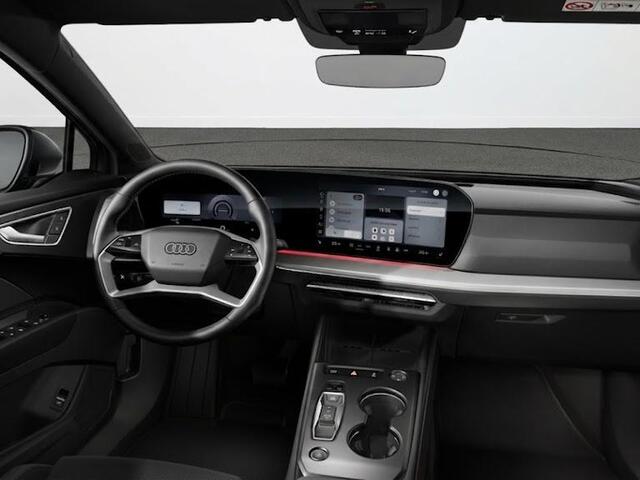 Audi Q4 e-tron Advanced edition 63 kWh 204 pk | Techniekpakket plus | Privacy glas | Lichtpakket plus ambient light | Trekhaak |
