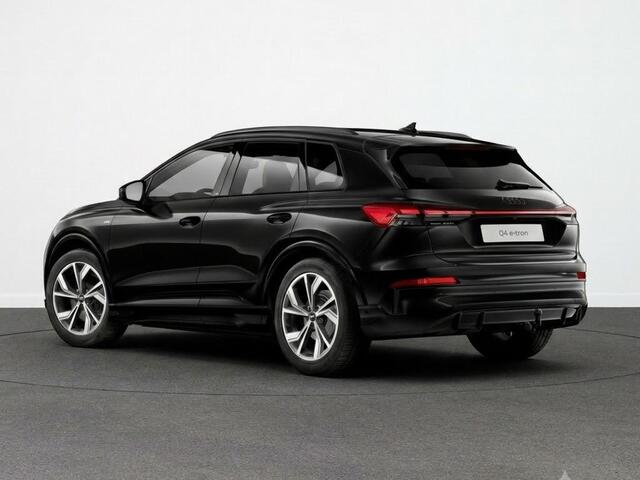 Audi Q4 e-tron S edition 82 kWh 286 pk | Glazen panoramadak | Techniekpakket plus | Trekhaak | S line leder zwart |