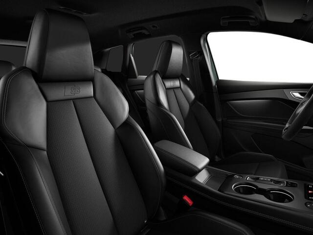 Audi Q4 e-tron S edition performance 286 PK · Tech plus · 21" LM Velgen · Bijrijdersdisplay · Trekhaak elek. wegklapbaar