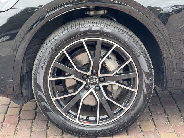 Audi Q5 50 TFSI e S edition Trekhaak | Leer | 20" | Dodehoek