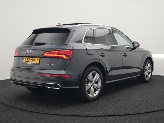 Audi Q5 55 TFSI e Quattro S Line Plug In Hybrid 367pk Dealer O.H PHEV | Luchtvering | Trekhaak af Fabriek | Panodak | Adaptive Cruise | Lederen Sportstoelen Massage & Memory | Head Up | 360 Camera | Keyless | Navigatie | DAB |