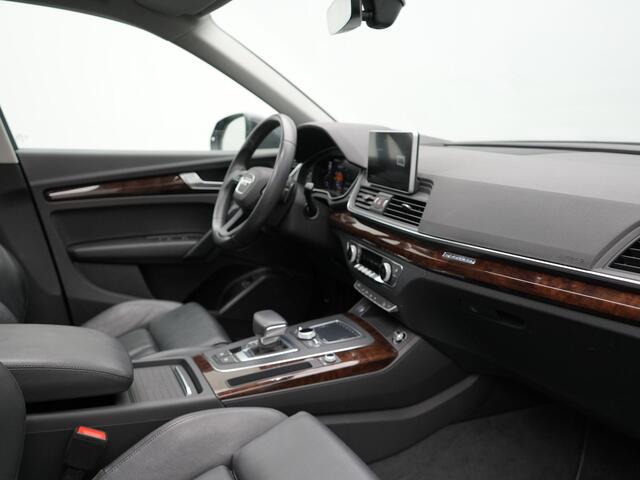 Audi Q5 55 TFSI e Quattro S Line Plug In Hybrid 367pk Dealer O.H PHEV | Luchtvering | Trekhaak af Fabriek | Panodak | Adaptive Cruise | Lederen Sportstoelen Massage & Memory | Head Up | 360 Camera | Keyless | Navigatie | DAB |