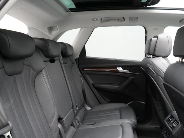 Audi Q5 55 TFSI e Quattro S Line Plug In Hybrid 367pk Dealer O.H PHEV | Luchtvering | Trekhaak af Fabriek | Panodak | Adaptive Cruise | Lederen Sportstoelen Massage & Memory | Head Up | 360 Camera | Keyless | Navigatie | DAB |