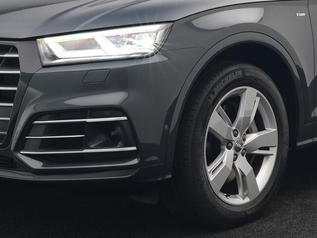 Audi Q5 55 TFSI e Quattro S Line Plug In Hybrid 367pk Dealer O.H PHEV | Luchtvering | Trekhaak af Fabriek | Panodak | Adaptive Cruise | Lederen Sportstoelen Massage & Memory | Head Up | 360 Camera | Keyless | Navigatie | DAB |