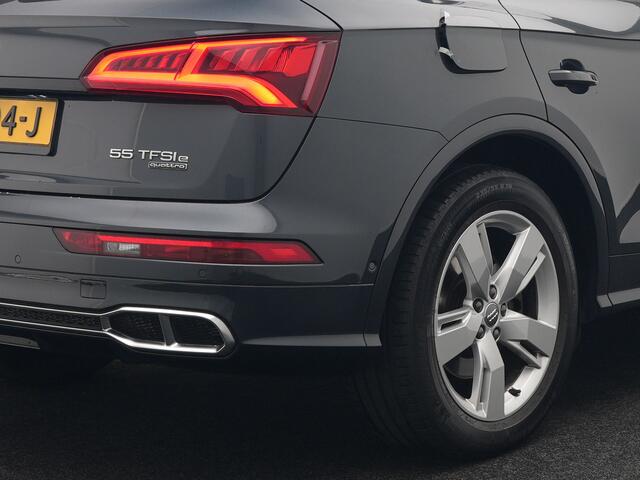 Audi Q5 55 TFSI e Quattro S Line Plug In Hybrid 367pk Dealer O.H PHEV | Luchtvering | Trekhaak af Fabriek | Panodak | Adaptive Cruise | Lederen Sportstoelen Massage & Memory | Head Up | 360 Camera | Keyless | Navigatie | DAB |
