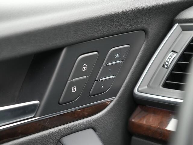 Audi Q5 55 TFSI e Quattro S Line Plug In Hybrid 367pk Dealer O.H PHEV | Luchtvering | Trekhaak af Fabriek | Panodak | Adaptive Cruise | Lederen Sportstoelen Massage & Memory | Head Up | 360 Camera | Keyless | Navigatie | DAB |