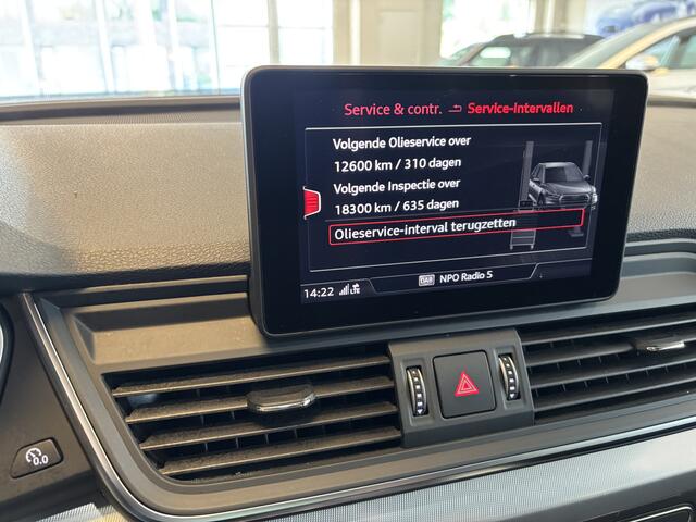 Audi Q5 50 TFSI e quattro S edition / Luchtvering / Panoramadak / Leder / Navigatie / LED / Dab+ / 20 inch - Elek Trekhaak -