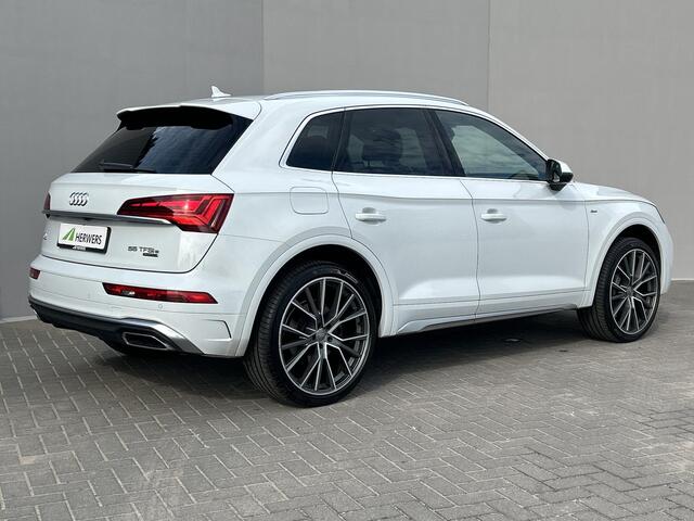 Audi Q5 55 TFSI e S edition Competition Automaat / S-Line / 22" velgen / Panoramadak / Wegklapbare Trekhaak (1.750 trekgewicht) / Android Auto / Apple Carplay