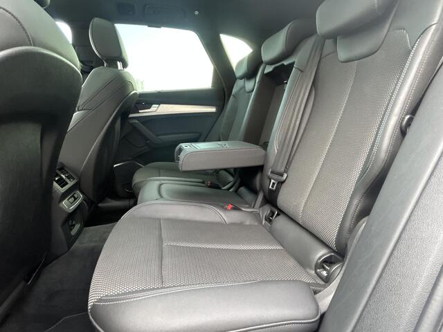 Audi Q5 55 TFSI e S edition Competition Automaat / S-Line / 22" velgen / Panoramadak / Wegklapbare Trekhaak (1.750 trekgewicht) / Android Auto / Apple Carplay