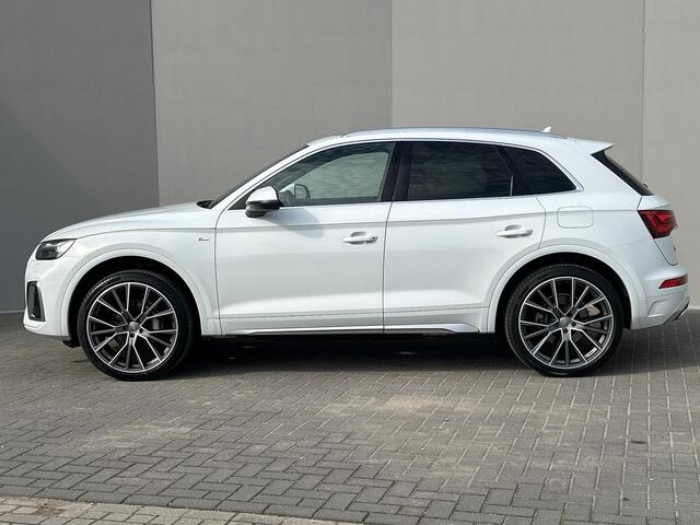 Audi Q5 55 TFSI e S edition Competition Automaat / S-Line / 22" velgen / Panoramadak / Wegklapbare Trekhaak (1.750 trekgewicht) / Android Auto / Apple Carplay