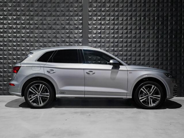 Audi Q5 55 TFSI e quattro Competition | Pano | 20" | Side | Matrix | El. Stoelverst. | Ak. Glas | Tour | Amb. Int verl.| Keyl |