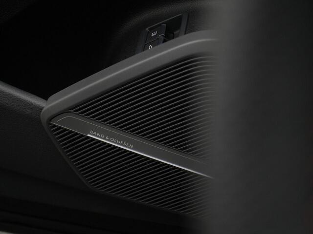 Audi Q5 Sportback 55 TFSI e 367 pk S-tronic S Edition Competition / S-Line | Luchtvering | Fijnnappa leder (rood gestikt) | Geheugenstoel | Bang & Olufsen