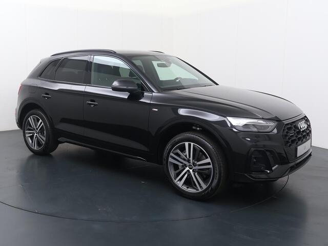 Audi Q5 S edition Competition 50 TFSI e 220 kW / 299 PK | Stoelverwarming | Trekhaak | Keyless Entry | LED | Adaptieve Cruise Control | Elektrische Stoel |