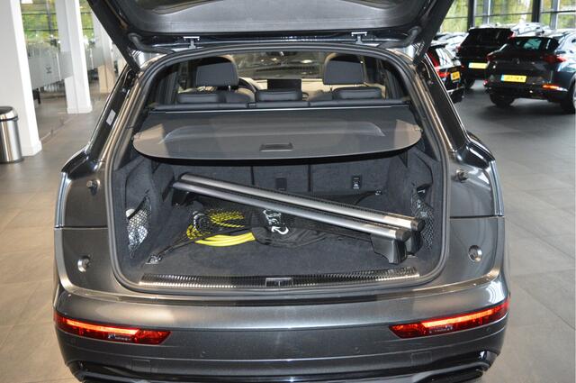 Audi Q5 50 TFSI e 3X S-LINE navi pano trekhaak keyless 19 inch !!