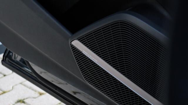 Audi Q5 50 TFSI e S edition | Massage | B&O | Panoramadak | Trekhaak | Luchtvering | Surround View | Tour