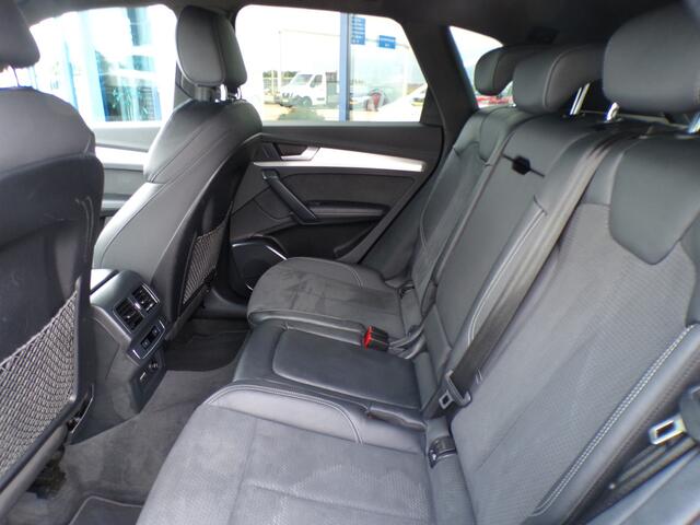 Audi Q5 55 TFSI e S edition Competition, Trekhaak / Luchtvering / Full LED / Sensoren + Camera / Carplay + Android Auto / Stoelverwarming / 20'' LMV