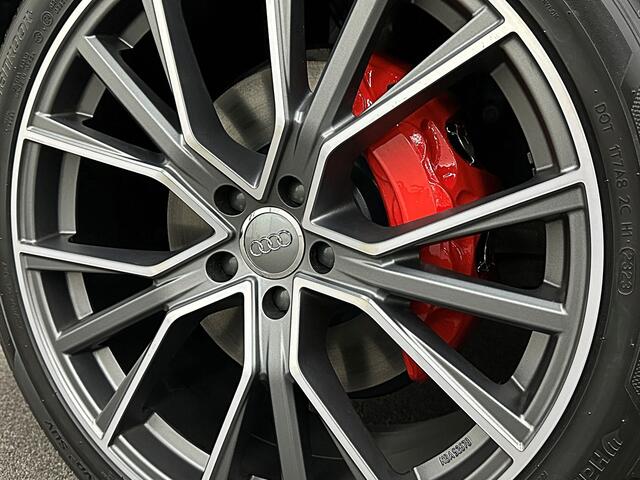 Audi Q5 300pk Hybrid S-Line | Luchtvering | Panorama | ACC | B&O Sound | Massage | Trekhaak | Matrix-LED | Head-Up | Sfeerverlichting | Leder | ISO-Glas | 3-Zone Clima | Standkachel | Bekerhouder Koeling/Verwarming | Stoelverwarming V+A | Zwarte Hemel | Carplay |