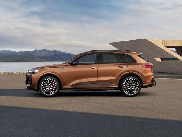 Audi Q5 e-hybrid quattro S edition Competition 367 PK · Tech pro · 21"LM Velgen · Glazen panoramadak · B&O Premium 3D