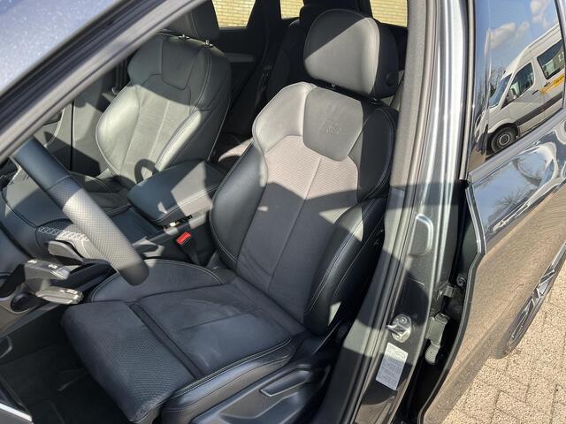 Audi Q5 50 TFSI e S edition Plug inn hybride. S- line uitvoering. Binnen en buiten. navi, pdc, sportstoelen etc.