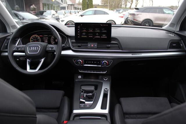 Audi Q5 Sportback 55 TFSI e S edition Competition / Trekhaak / Panoramadak / 360Camera / Head-up / Luchtvering / 21'' Vossen / Keyless / B&O / Elektr. stoelen / Stoelverwarming / Dodehoek / DAB / ACC