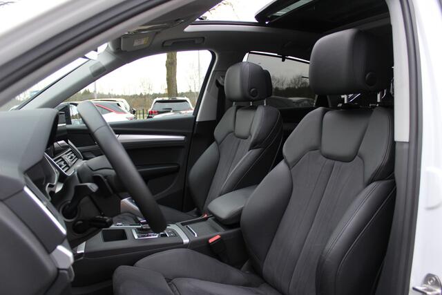 Audi Q5 Sportback 55 TFSI e S edition Competition / Trekhaak / Panoramadak / 360Camera / Head-up / Luchtvering / 21'' Vossen / Keyless / B&O / Elektr. stoelen / Stoelverwarming / Dodehoek / DAB / ACC