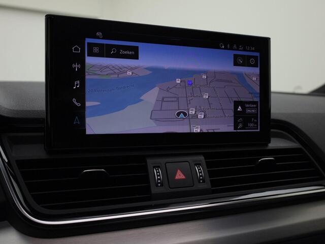Audi Q5 50TFSIe 220kW/299PK S Line · Panoramadak · Camera + Parkeersensoren · Apple/Android Car Play