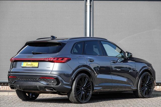 Audi Q5 e-hybrid 367Pk | Plug In Hybride | Quattro | S-Line | MMI Bijrijdersdisplay | Tech Plus | Luchtvering | 360° Camera | Trekhaak | 22'' | Daytona Grey
