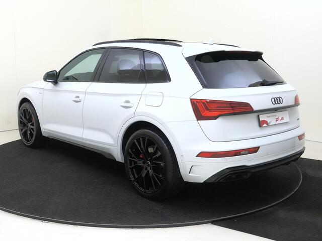 Audi Q5 50 TFSI e S edition Competition | Panoramadak | Trekhaak | Bang & Olufsen | Head-up display | Lederen bekleding 'Valcona' | 3-zone airco | Dodehoek detectie | Keyless | LED matrix verlichting |