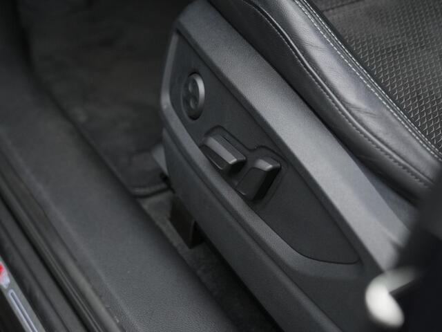 Audi Q5 55 TFSI e Quattro Competition / S-Line | Panoramadak | Trekhaak | Matrix LED | Leder/alcantara | Elektr. verstelbare stoelen