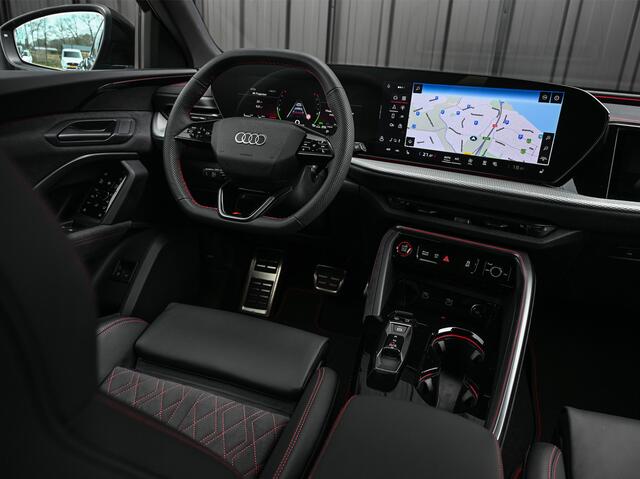 Audi Q5 Sportback 2.0 TFSI e-hybrid quattro S edition Competition | Luchtvering | S-Seats | Panorama dak | Trekhaak | Digital Oled | Adaptive Cruise | Tech Plus | 360 Camera | Memory | Ambiance interieur