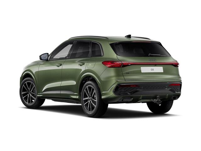Audi Q5 S edition (B10) e-hybrid 220 kW / 299 PK SUV 7 ve | Luchtvering | Trekhaak | Panoramadak | Stoelverwarming voor + achter | Stuurwielverwarming | OLED Achter verlichting | Ambiente lichtpakket Pro |